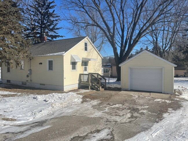 Building Photo - 207 NW Frank Ave