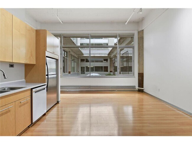 Building Photo - 700 N Washington Ave