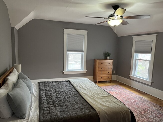 Building Photo - 1113 Vermont St