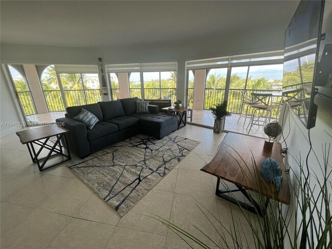 Building Photo - 1998 Overseas Hwy