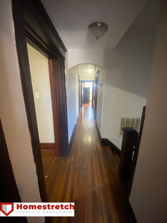 Building Photo - Charming Two Bedroom Apartment! No Deposit...