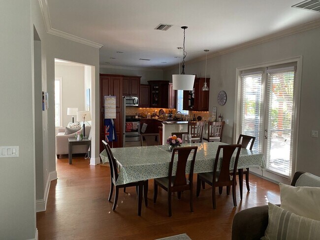 Building Photo - Secluded 4 Bed 3.5 Bath Near MacDill