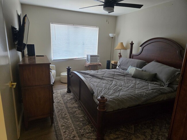 Building Photo - Great 1 Bedroom 1 Bathroom In Anaheim - Ca...