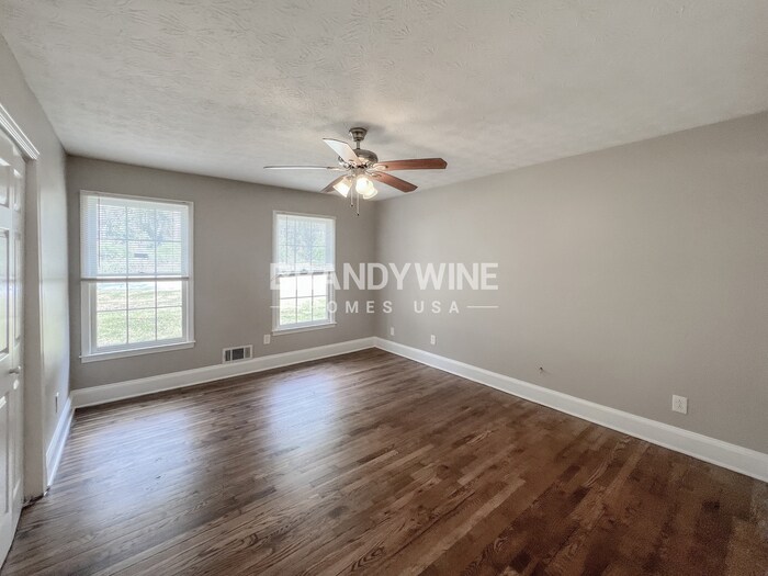 Building Photo - 916 S Deshon Rd