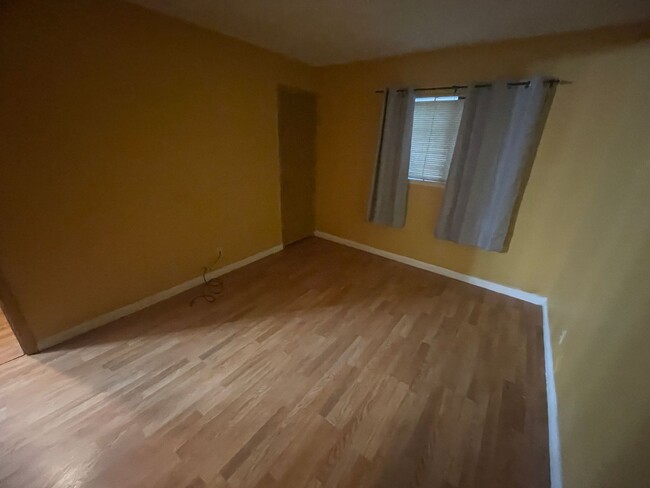 Building Photo - 1 Bedroom / 1 Bathroom condo available in ...