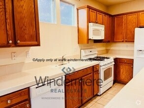 Building Photo - Spacious 3-bedroom with Updated Finishes a...