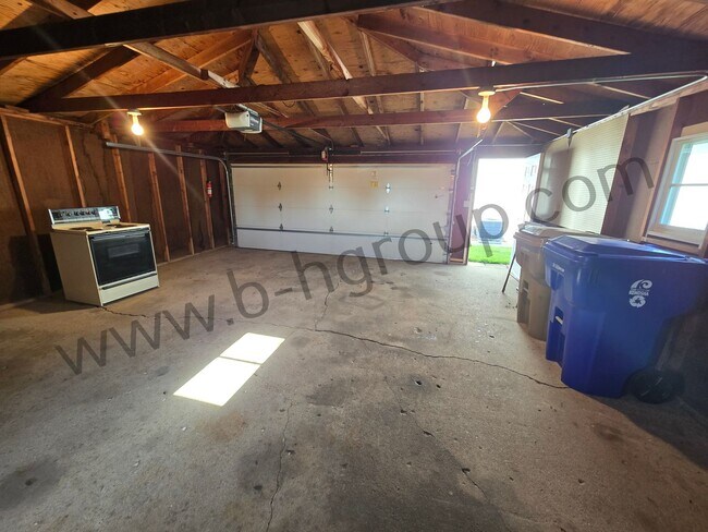 Building Photo - 7833 39th Ave