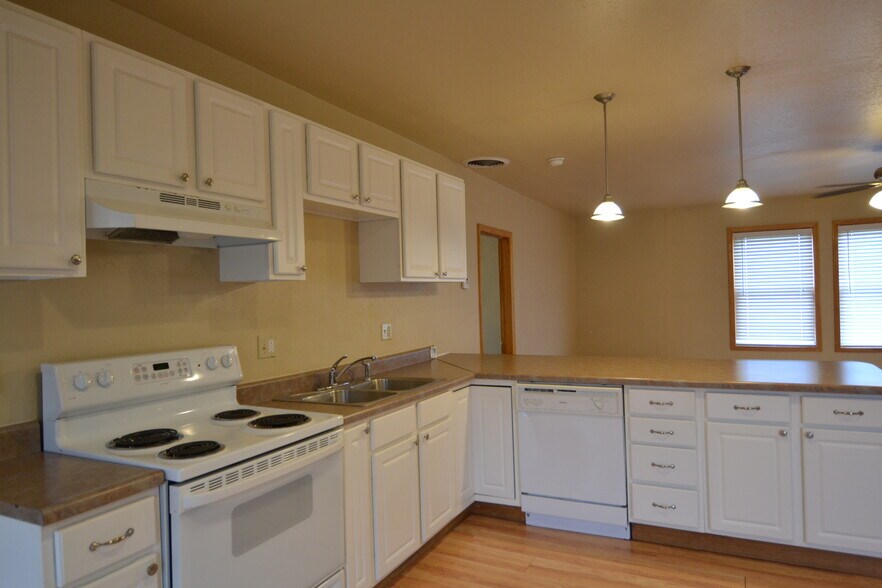 Building Photo - 1203 S Osteopathy Ave