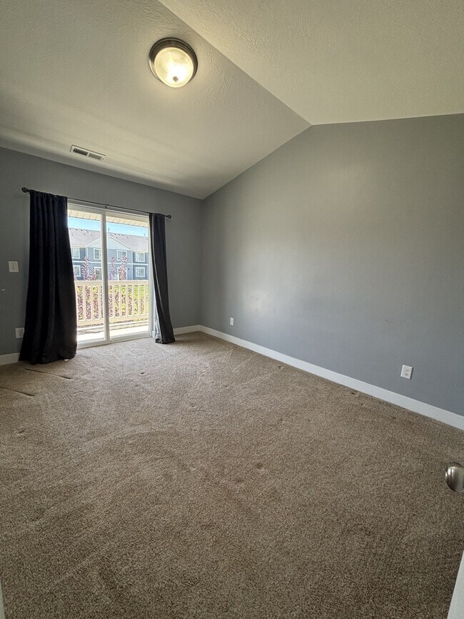 Building Photo - 2 bedroom/ 1.5 bathroom Townhouse in Eagle Mountain