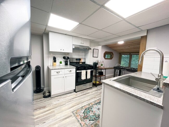 Building Photo - 3923 Bluestone Rd