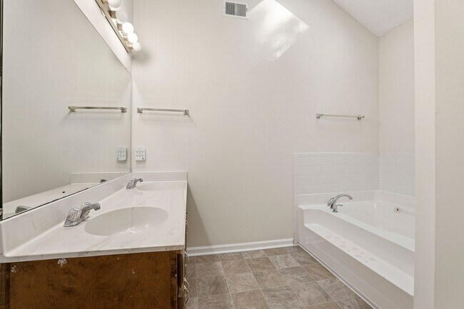 Building Photo - 4BR Home Across from Braelinn Elementary in Peachtree City