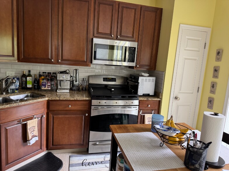 Building Photo - 10003 Cummings St