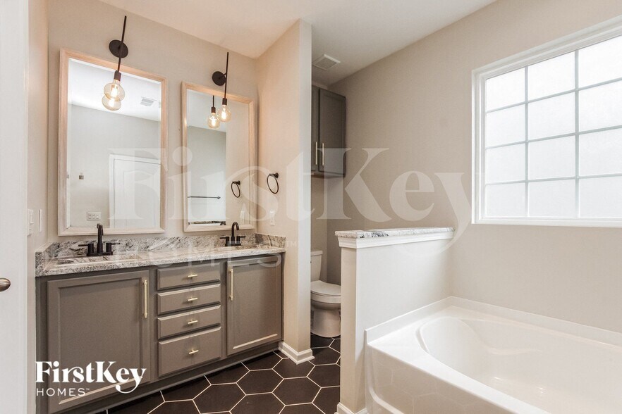 Building Photo - 9808 Loughlin Ln