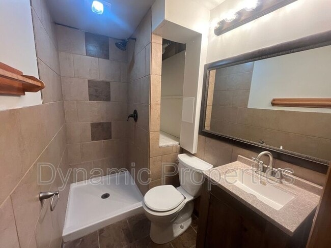 Building Photo - 7009 S 79th St