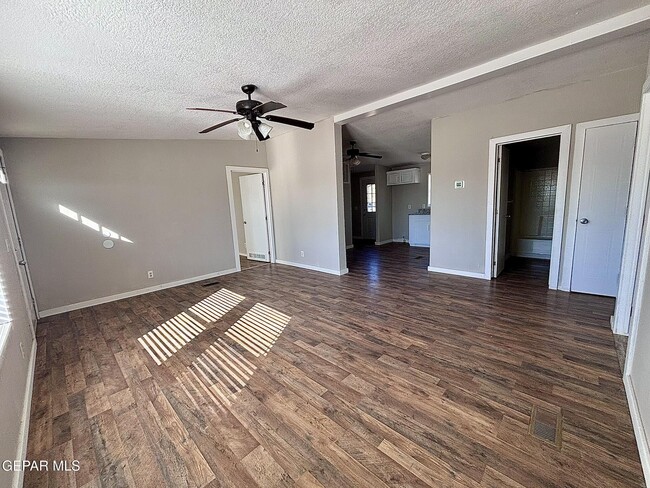 Building Photo - 421 Tulum Dr