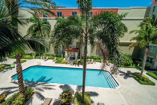 Building Photo - 804 E Windward Way