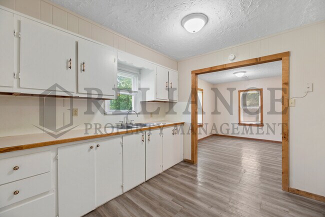 Building Photo - 211 S Emporia St