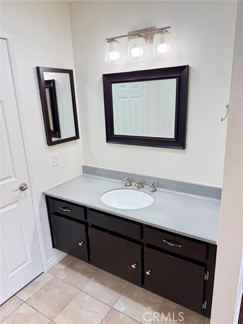 Building Photo - 2604 N Tustin Ave