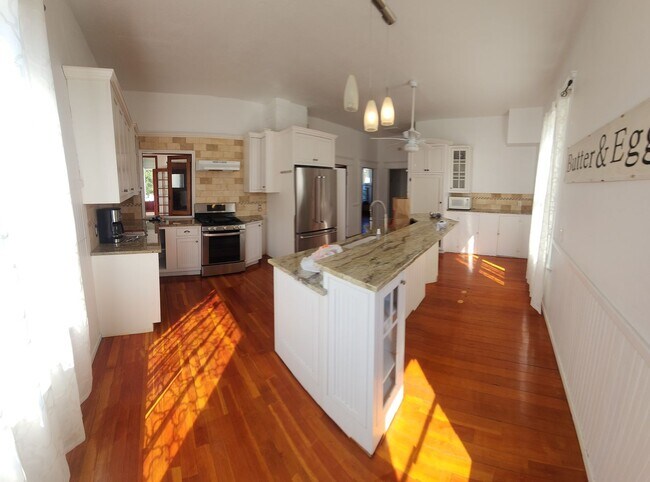 Building Photo - Islay Street  770-774