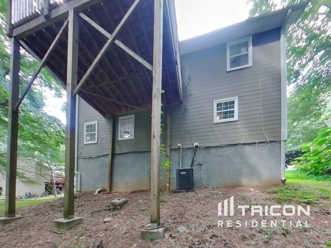 Building Photo - 305 Denae Ct