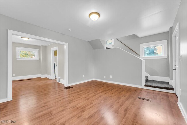 Building Photo - 1296 W Wilbeth Rd