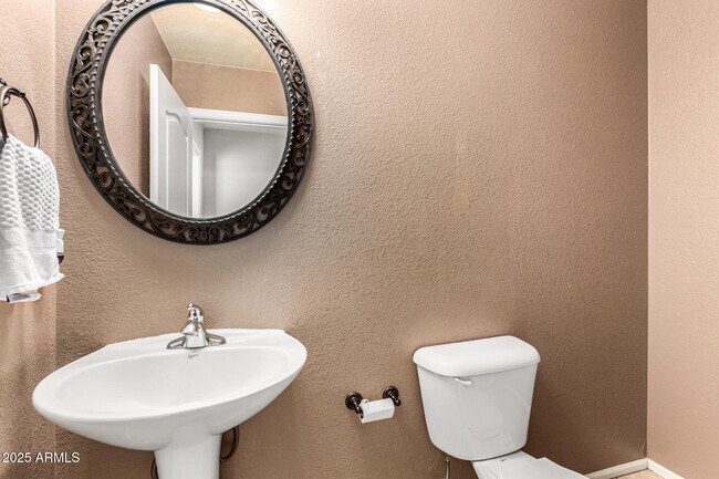 Building Photo - 3864 E Mine Shaft Rd