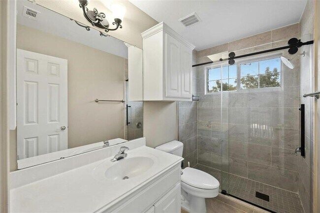 Building Photo - 10700 Hastings Ln