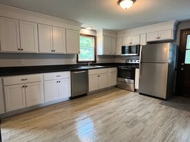 Building Photo - 485 Corey St