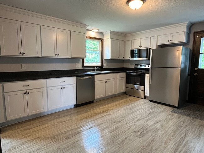 Building Photo - 485 Corey St