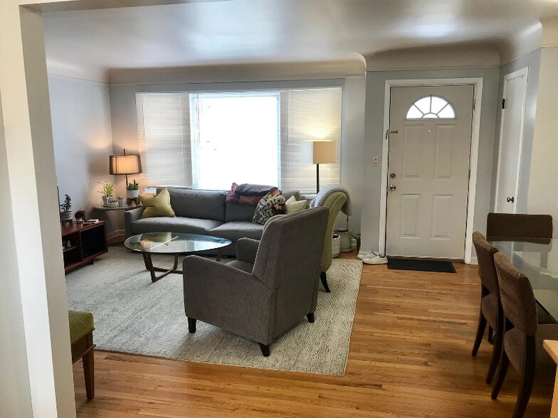 Building Photo - 2130-2132 Washtenaw Ave