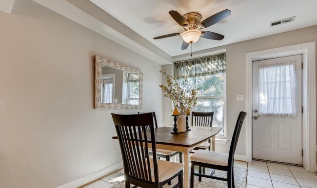 Building Photo - Charming 3 Bedroom/2.5 Bathroom Townhome with Finished Basement in Canton, MD!