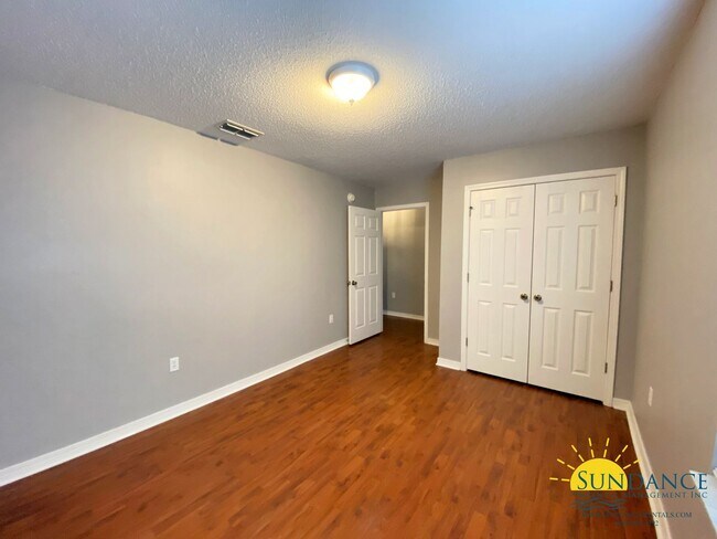 Building Photo - Lovely 4 Bedroom Home in Ridgecrest Subdivision