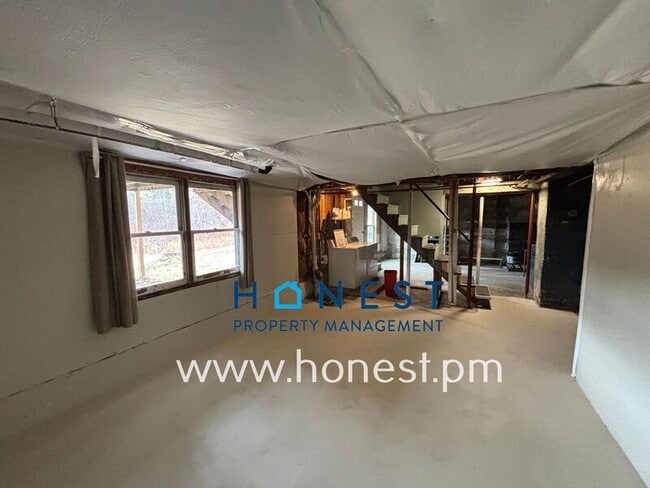 Building Photo - 273 Pond Rd