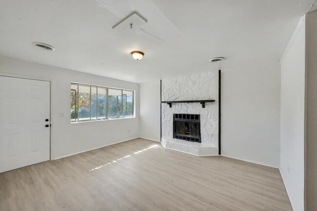 Building Photo - 2709 Lumpkin Rd