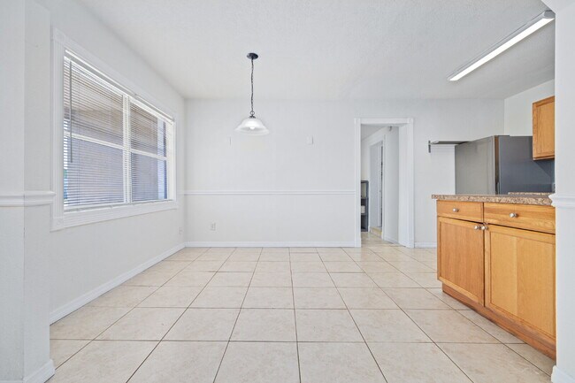 Building Photo - "Charming 4-Bedroom Tampa Home with 2 Full Baths and Spacious Layout!"