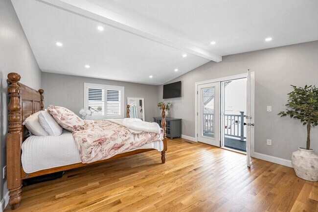 Building Photo - 352 Portsmouth Ave