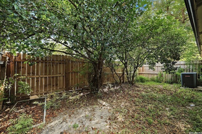 Building Photo - 8918 Fall River Dr