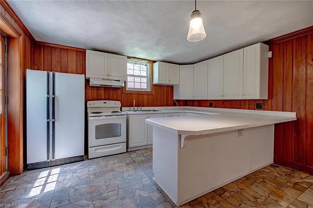 Building Photo - Room in House on Kinnamon Rd