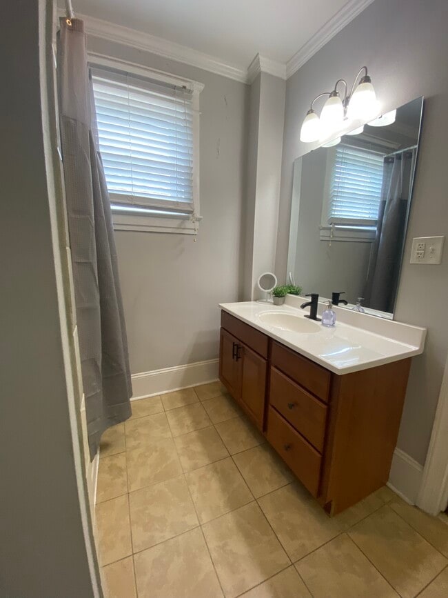Full Bathroom - 1541 Wilmore Dr