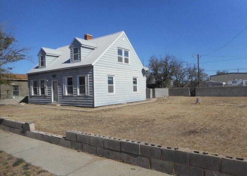 Primary Photo - 512 N Alice Ave