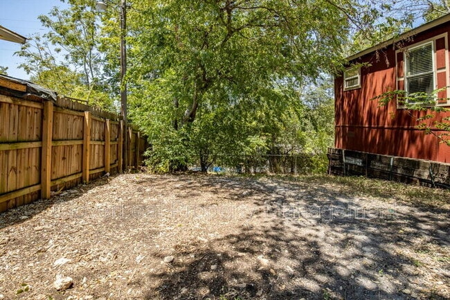 Building Photo - 359 E Zipp Rd