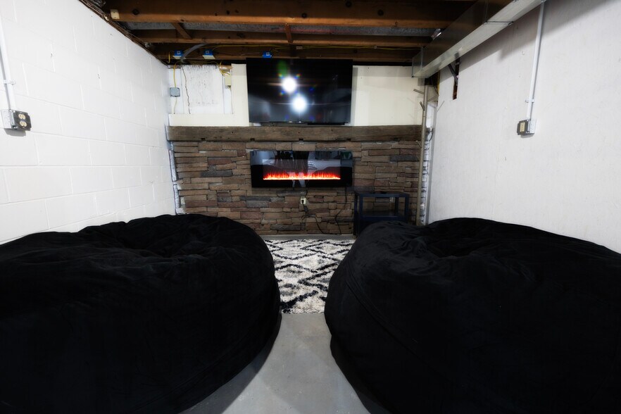 Building Photo - 6470 W Smith Rd