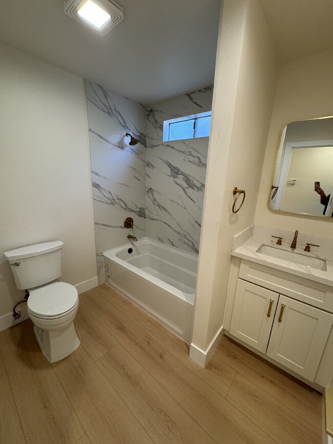 Building Photo - Beautifully Updated 2 Bedroom Home Near Freeway Access