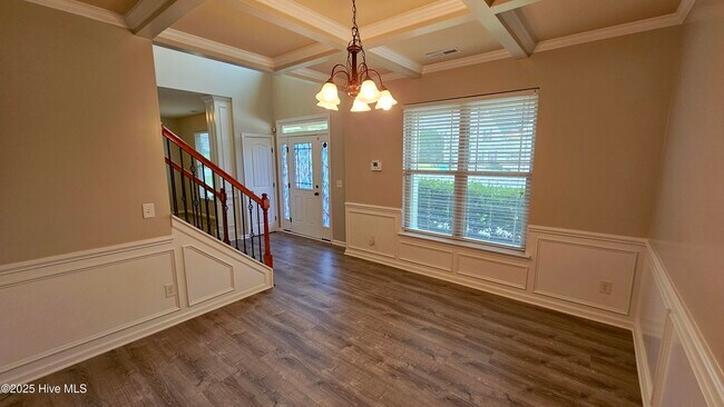 Building Photo - 302 SW Plantation Dr