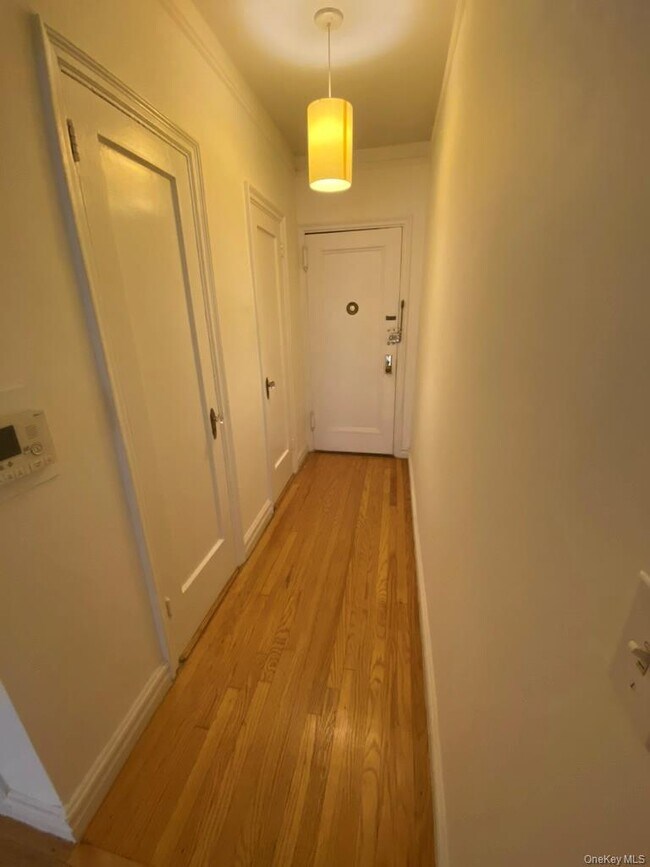 Building Photo - 57 Park Terrace W