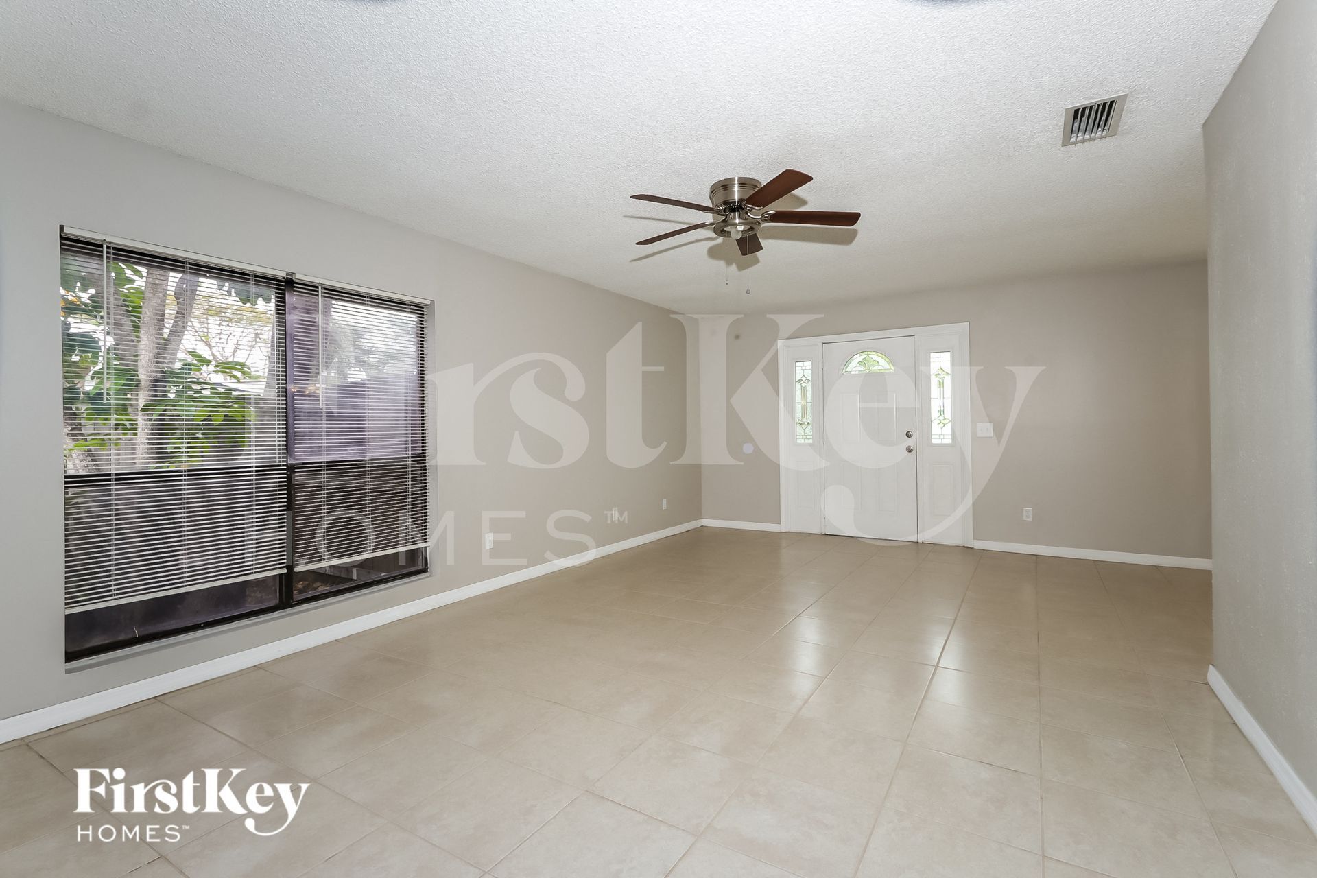 Building Photo - 438 SE Streamlet Ave