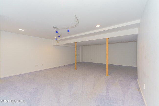 Building Photo - 20 Birch Hill Rd