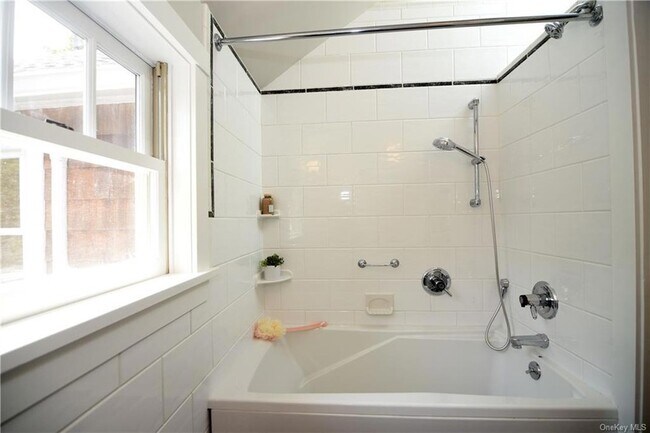 Building Photo - 5 Brevoort Rd