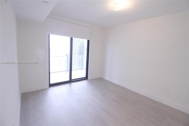 Building Photo - 1010 Brickell Ave