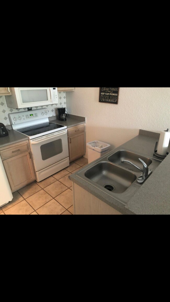 Building Photo - 8939 Latrec Ave